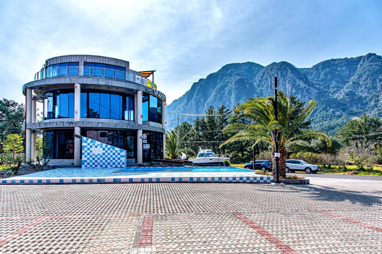 Oceanbrick Pool Villa, Seogwipo