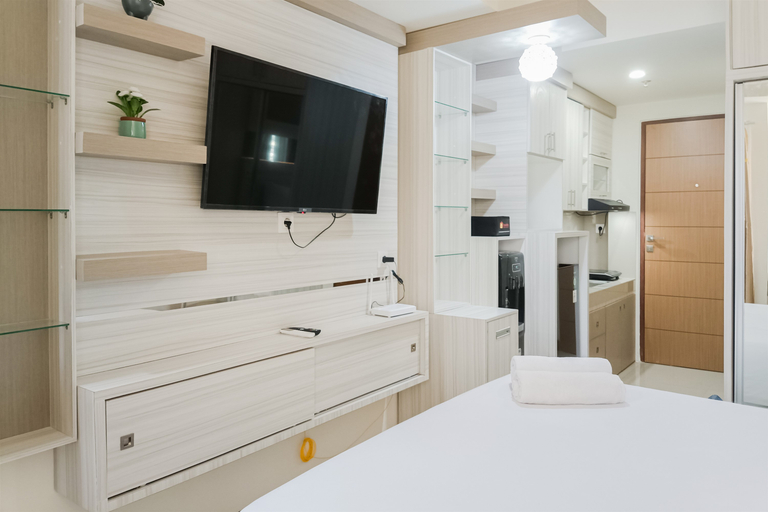 Bedroom 4, Comfort Stay Studio at Vida View Makassar Apartment By Travelio, Makassar
