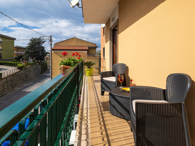 Exterior, La rosa home, Napoli