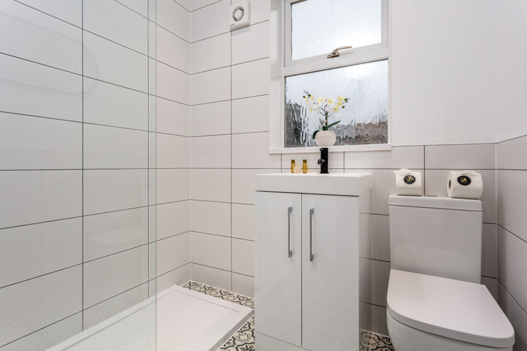 Bathroom, Wellington View - Donnini Apartments, South Ayrshire