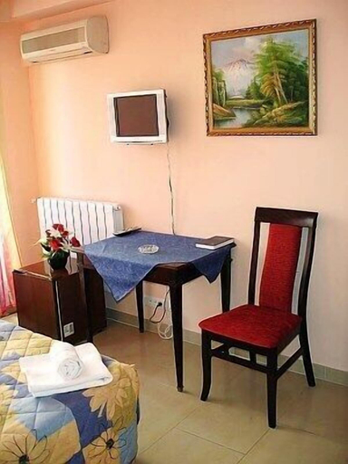 Bedroom 4, Hôtel Georges, Alpes-Maritimes