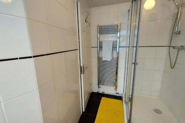 Bathroom 5, Gilling Villa Remarkable 4-bed House in Gillingham, Medway