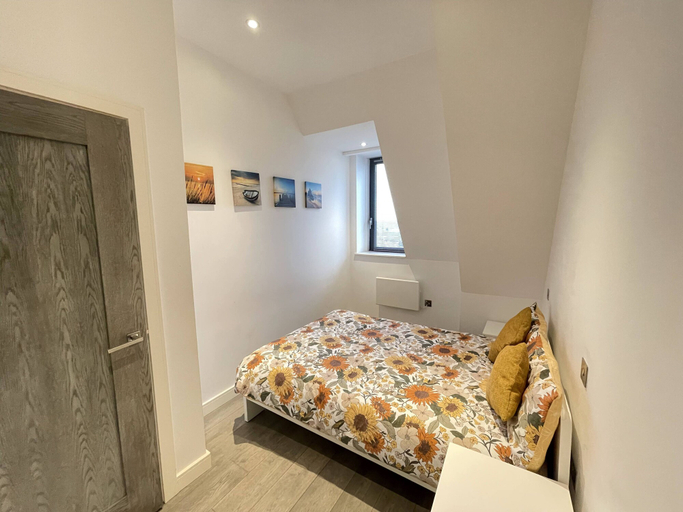Bedroom 3, Stunning 1-bed Deluxe Apartment in Slough, Slough