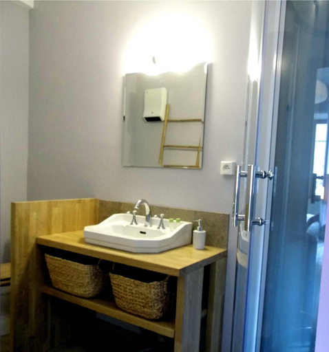 Bathroom 5, L'Atelier S, Lozère
