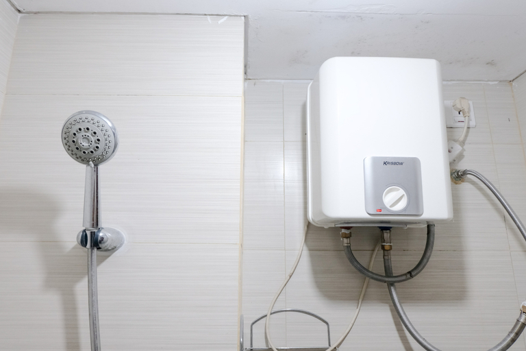 Bathroom 5, Good Deal 2BR at Gateway Pasteur Apartment By Travelio, Bandung