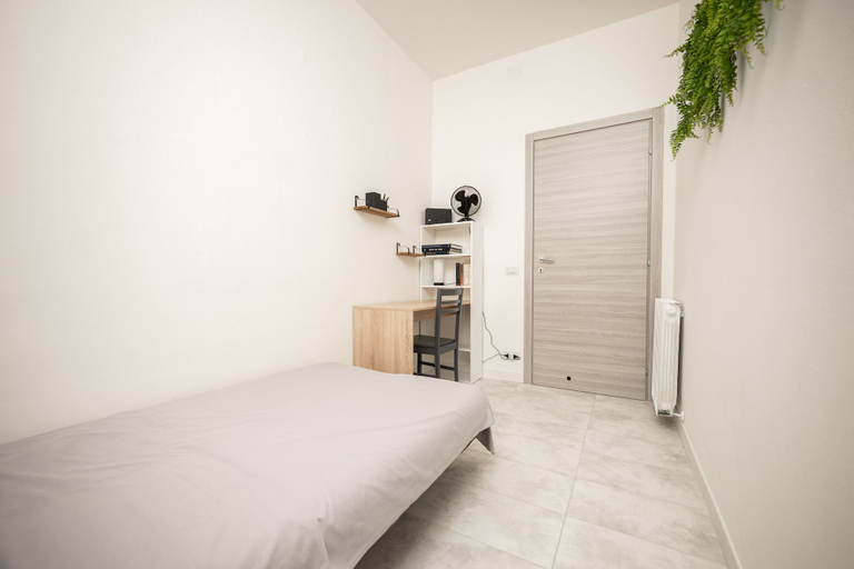 Room 5, Ca' Pico Netflix, Wi-fi & Parking, Mirandola, IT, Modena