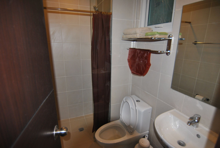 Bathroom 3, One Madison Place, Iloilo City