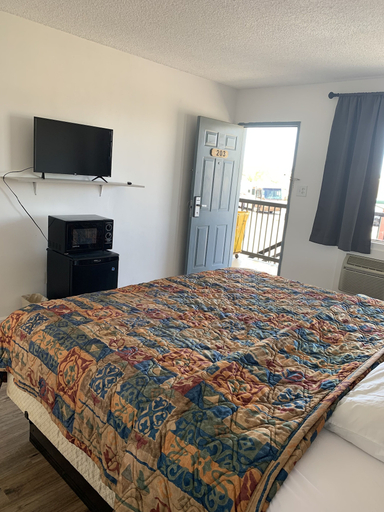 Bedroom 5, Almara Inn, Quay
