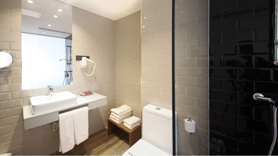 Bathroom 4, Hotel The Element, Tarragona