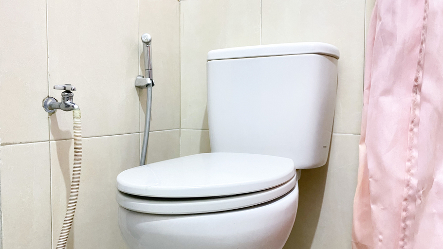 Bathroom 5, Cozy Stay Studio at Mangga Dua Apartment By Travelio, Jakarta Pusat