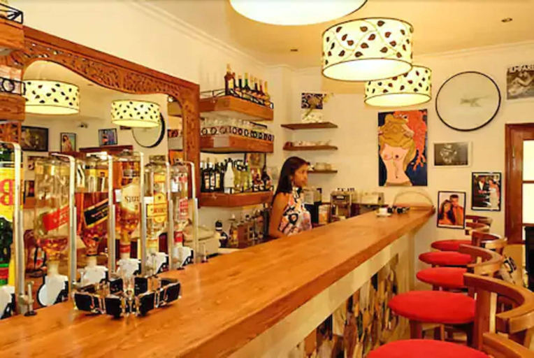 Food & Drinks 4, Hotel Brajas, Analamanga