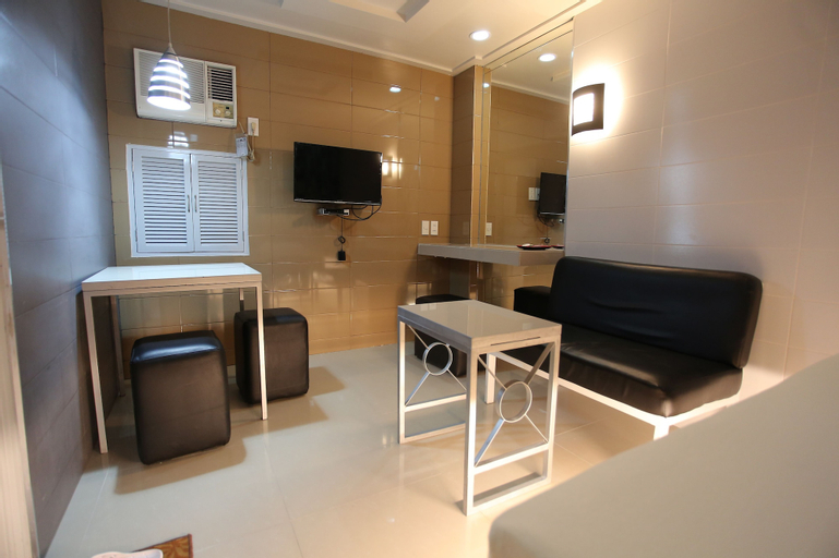 Bedroom 2, One Serenata Hotel Bacoor, Bacoor