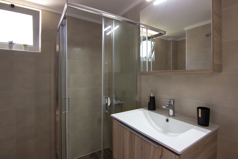 Bathroom, Perla Cozy Apartment near beach, Crete