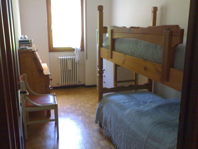 Bedroom 4, 6guests-skiing-mountainviews-fireplace-freeparking, Lecco