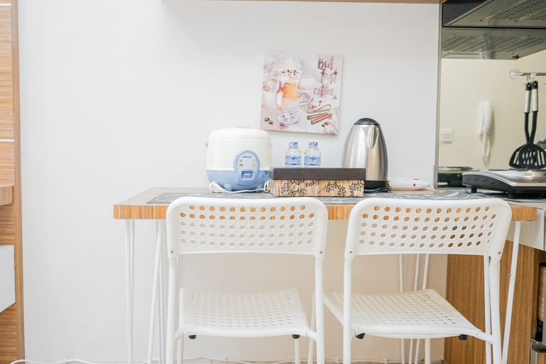 In-room dining, Relax And Simply Studio Apartment At Parkland Avenue, Tangerang Selatan