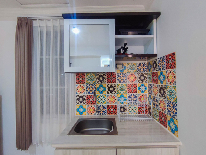 Private kitchen 2, Simple And Homey Studio Room At Paltrow Apartment, Semarang