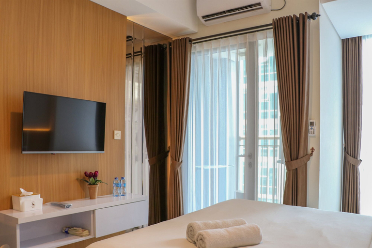 Room 2, Elegant And Comfy Studio At Tamansari Iswara Apartment, Bekasi
