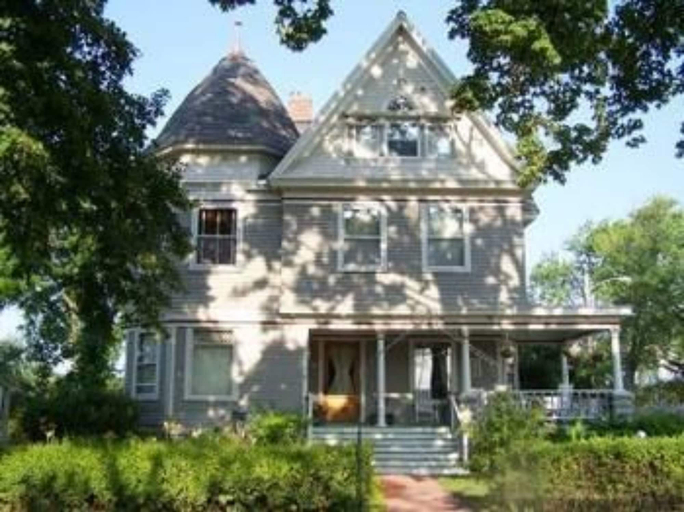 Exterior & Views 1, McConnell Inn, Green Lake