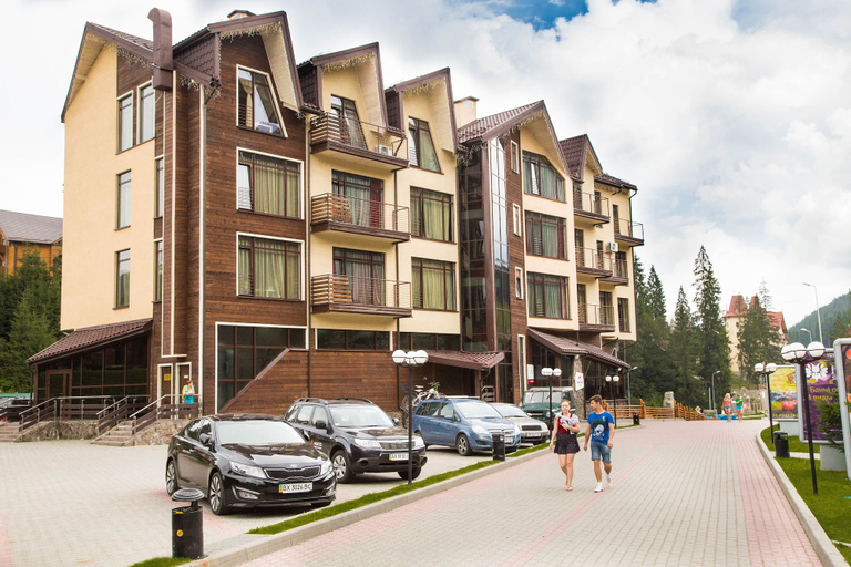 Exterior & Views