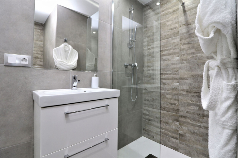 Bathroom 3, Apartamento Alameda Beach Centro, Alicante
