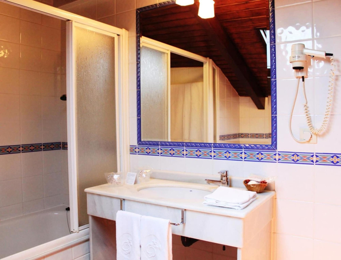 Bathroom 3, Hostal San Clemente by Pousadas de Compostela, A Coruña