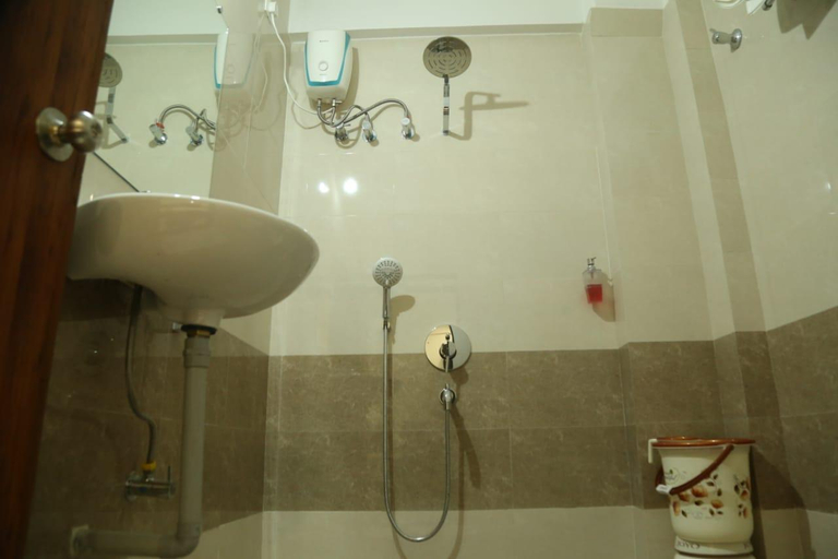 Bathroom 2, Aamantran at Fort Maheshwar, West Nimar