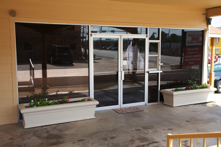 Exterior & Views 2, Coach Light Inn Brenham, Washington
