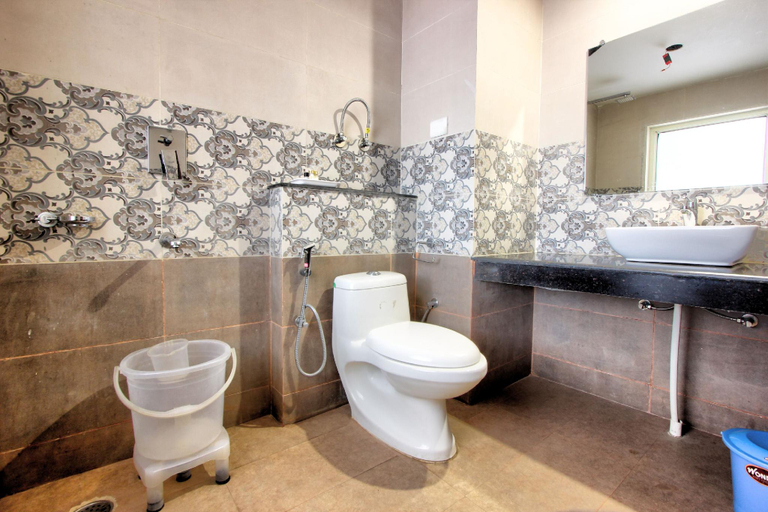 Others 5, hotel neelam, Kullu
