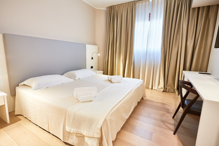 Bedroom 2, MajesticHouse Conference & Restaurant, Brescia