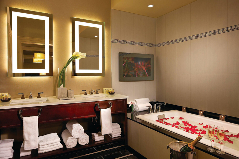 Bathroom 4, The Algonquin Hotel Times Square, Autograph Collection, New York