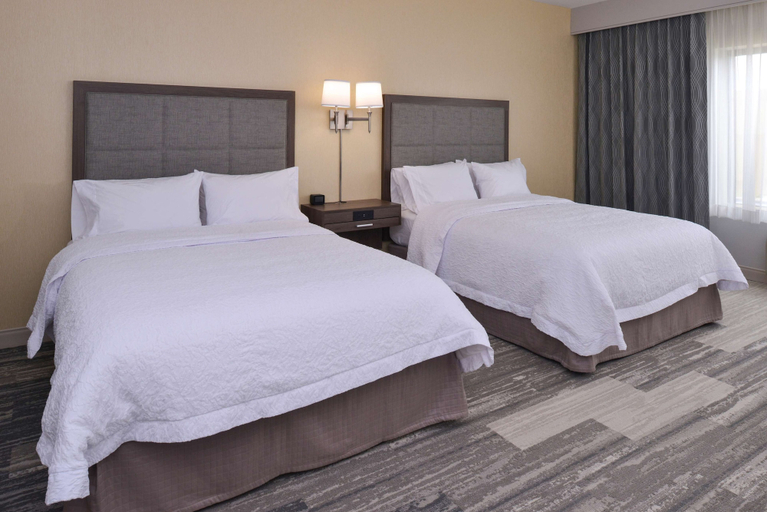 Bedroom 3, Hampton Inn & Suites Cincinnati-Mason, Warren