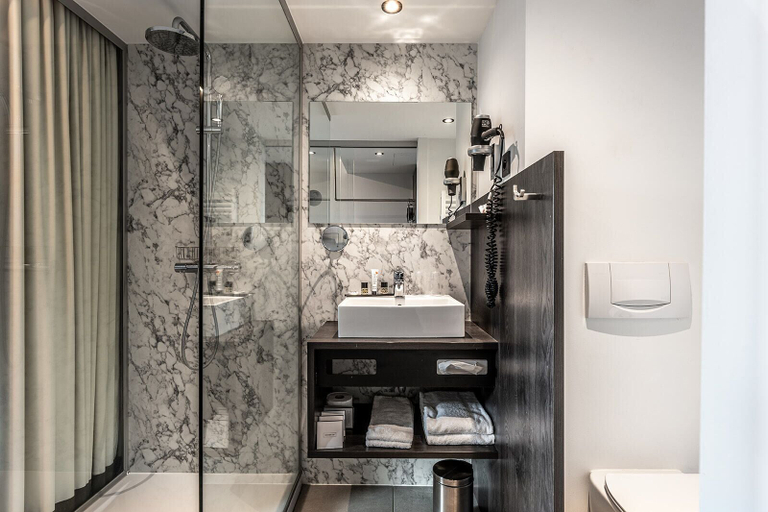 Bathroom 4, Velotel Brugge, West-Vlaanderen