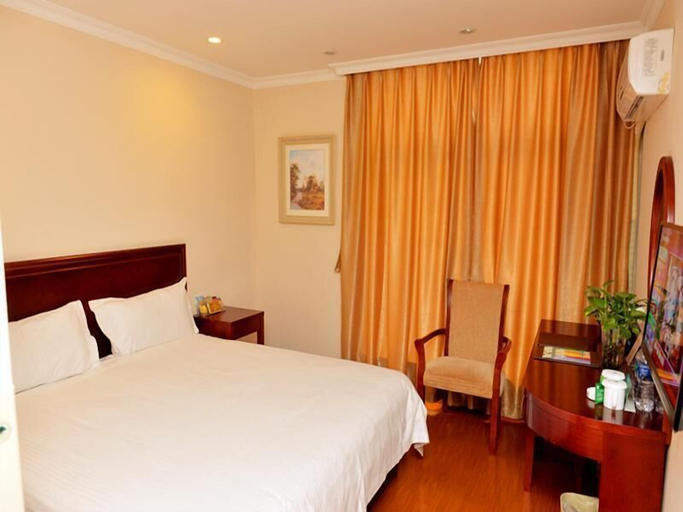 Bedroom 2, GreenTree Inn Jiaxing Pinghu Zhapu Jiulong Mountain Express Hotel, Jiaxing