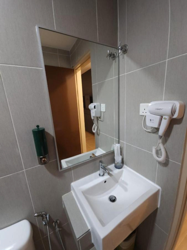 Bathroom 10