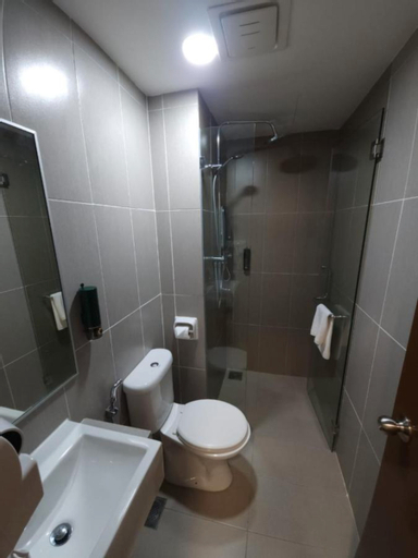 Bathroom 16