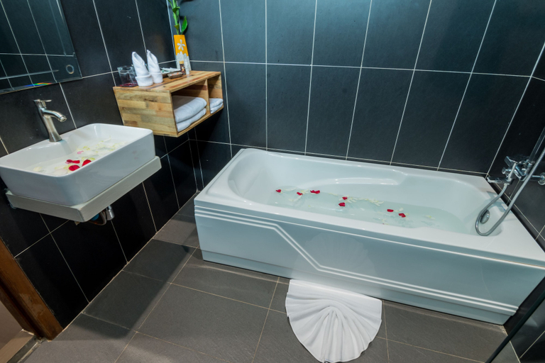 Bathroom 5, Indra Porak Residence Hotel, Siem Reap