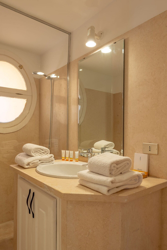 Bathroom, VESTA - Superior APT - 3BR - New Marina, Al-Ghurdaqah 2