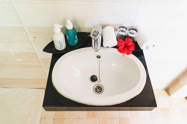 Bathroom 5, Antonio Garden Hotel, Mjini