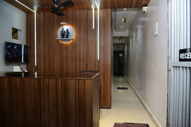 Others 5, Nivant Lodge, Solapur, Solapur