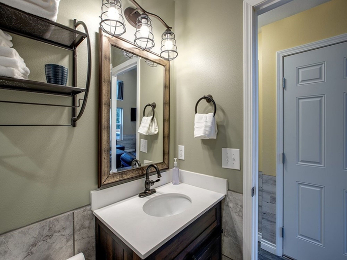 Bathroom 3, 02GS - WiFi - D/W - W/D - Sleeps 8, Whatcom