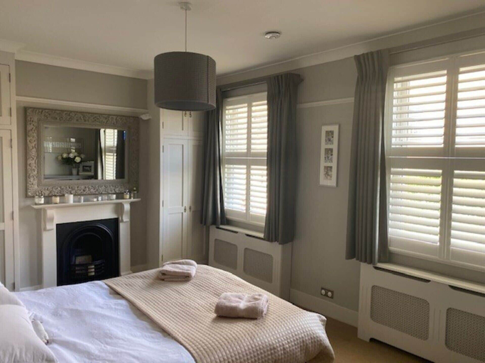 Bedroom 3, Central Wimbledon House Sleeps 8 - Secluded Garden, London