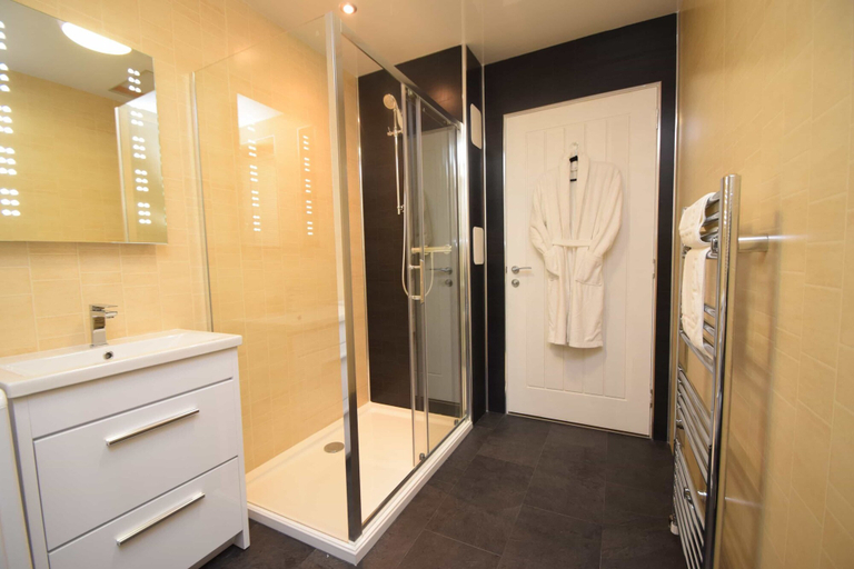 Others 2, Rosedene Highland House - Emperor Studio Apartment 3, Highland