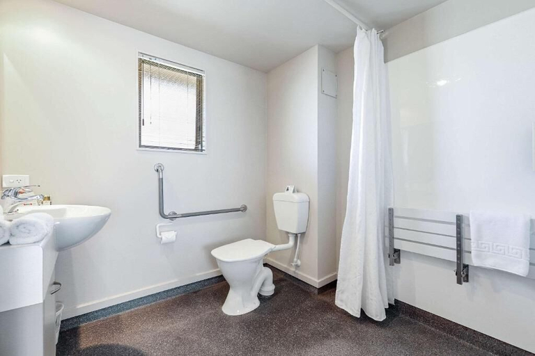 Bathroom 4, The Suites Ashburton, Ashburton