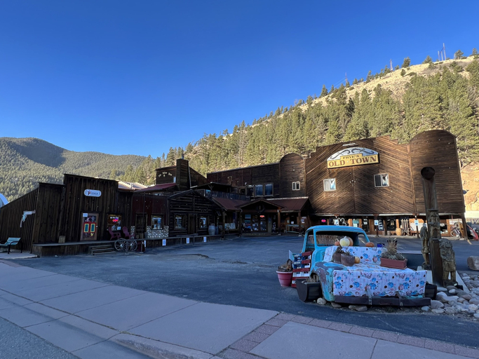 Exterior & Views 2, Bellamys Ski Haus, Taos