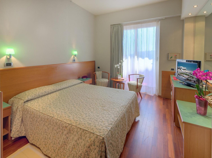 Bedroom 2, Senbhotel, Ancona