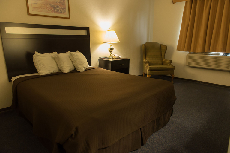 Bedroom 3, Super 8 by Wyndham Williams Lake, Cariboo