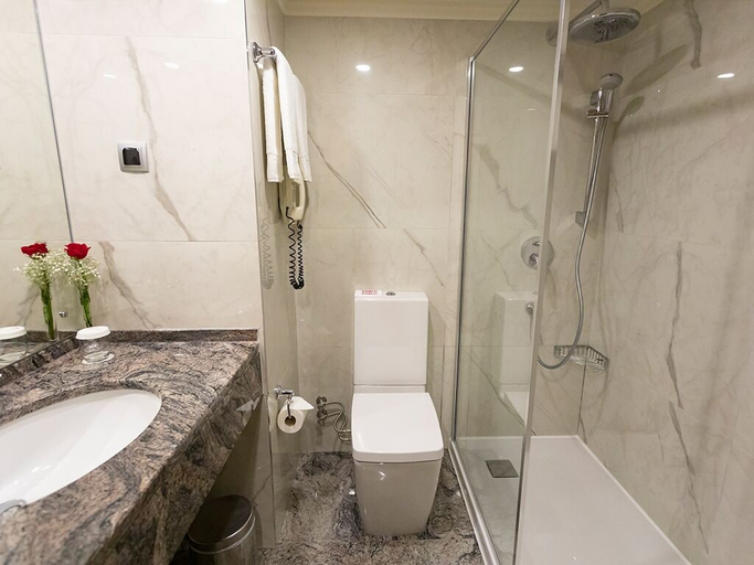 Bathroom 5, Zorlu Grand Hotel Trabzon, Merkez