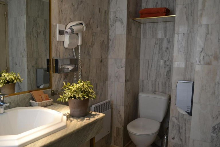 Bathroom 4, Saint Ferreol , Bouches-du-Rhône