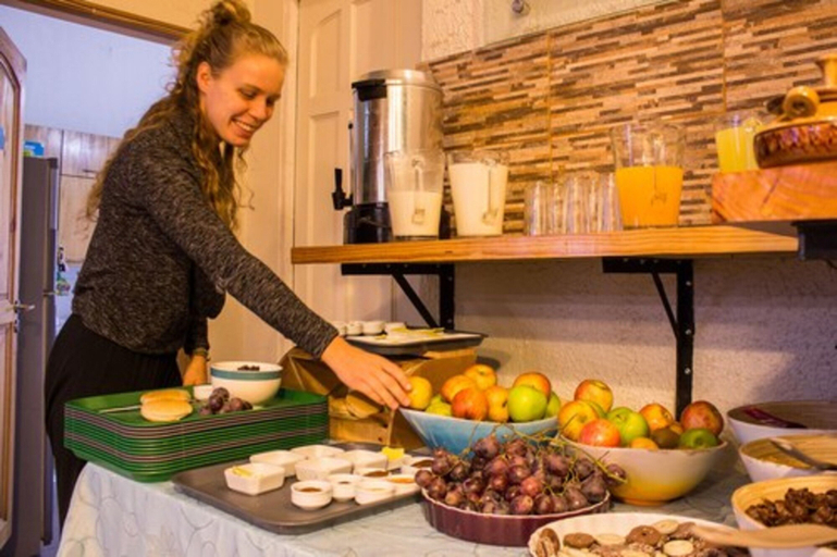 Food & Drinks 5, Hostal Forestal - Hostel, Santiago