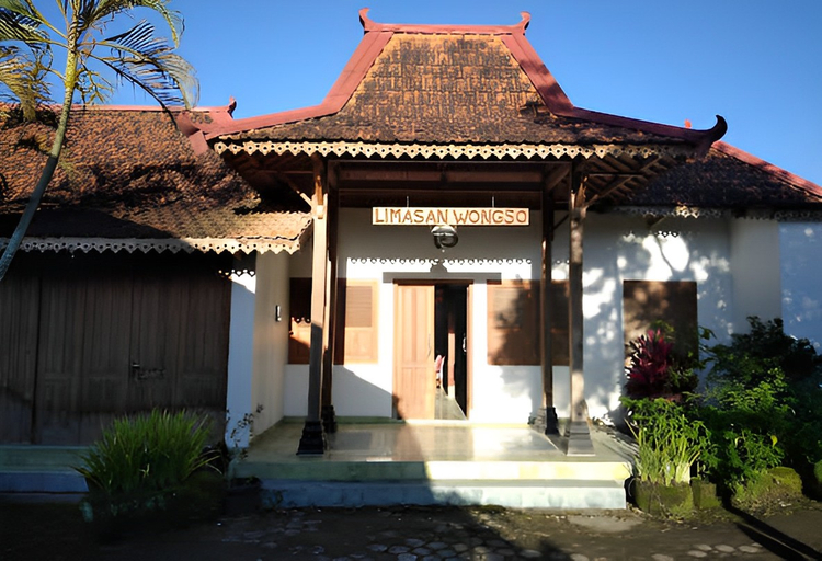 Exterior & Views 4, Limasan Wongso by WeStay, Sleman